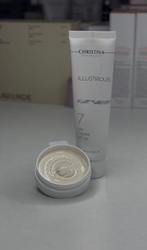 Денний крем SPF50 (крок 7) Christina Illustrious Day Cream SPF50 CHR527 фото